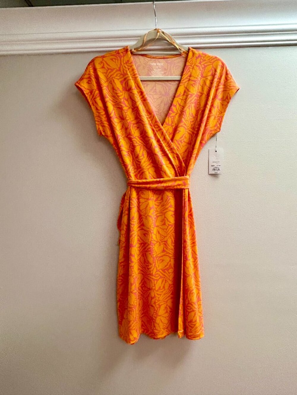NWT Nine West short-sleeve faux wrap dress - brilliant pink and orange hues - Sm
